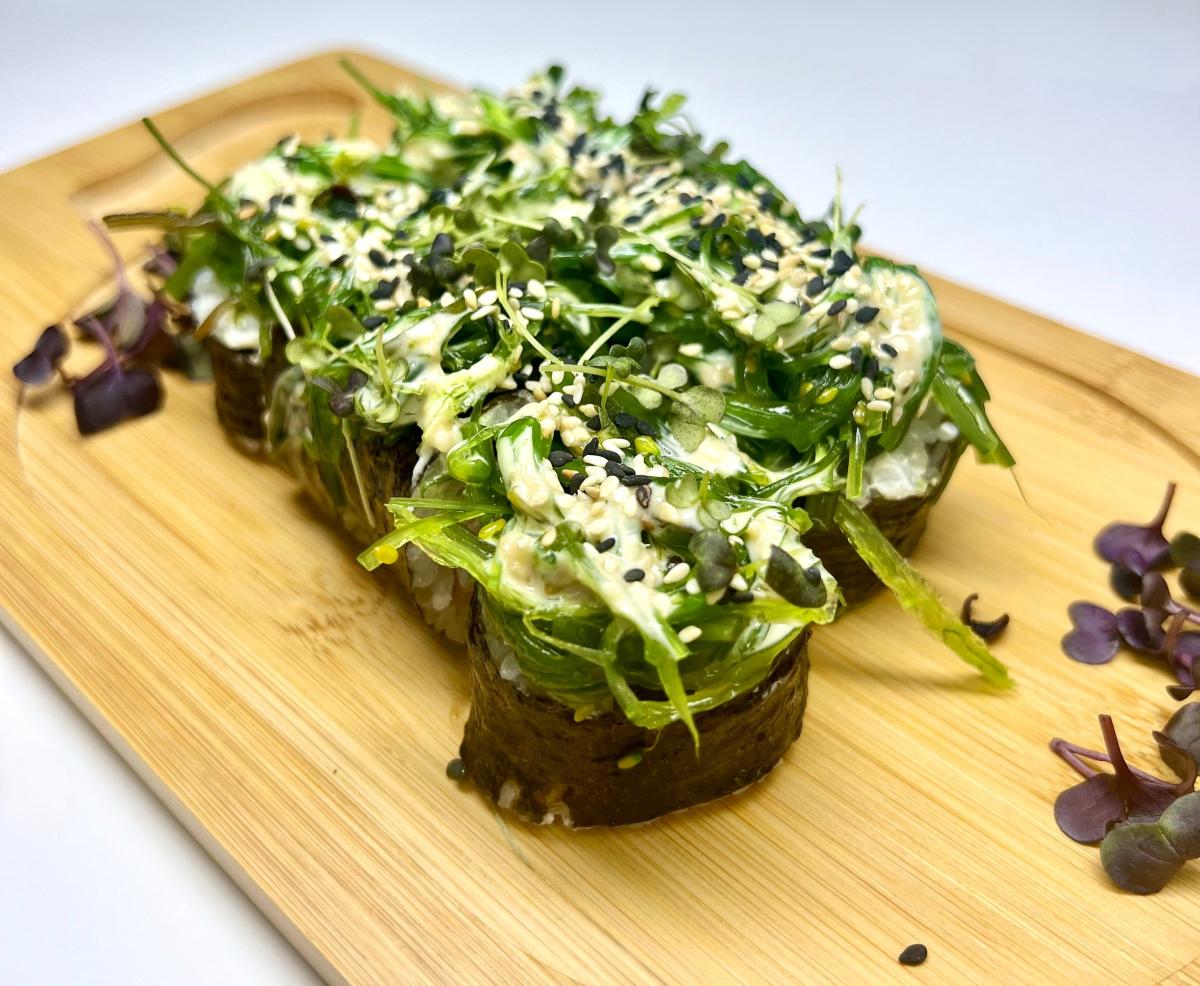 Ролл с чуккой и креветкой