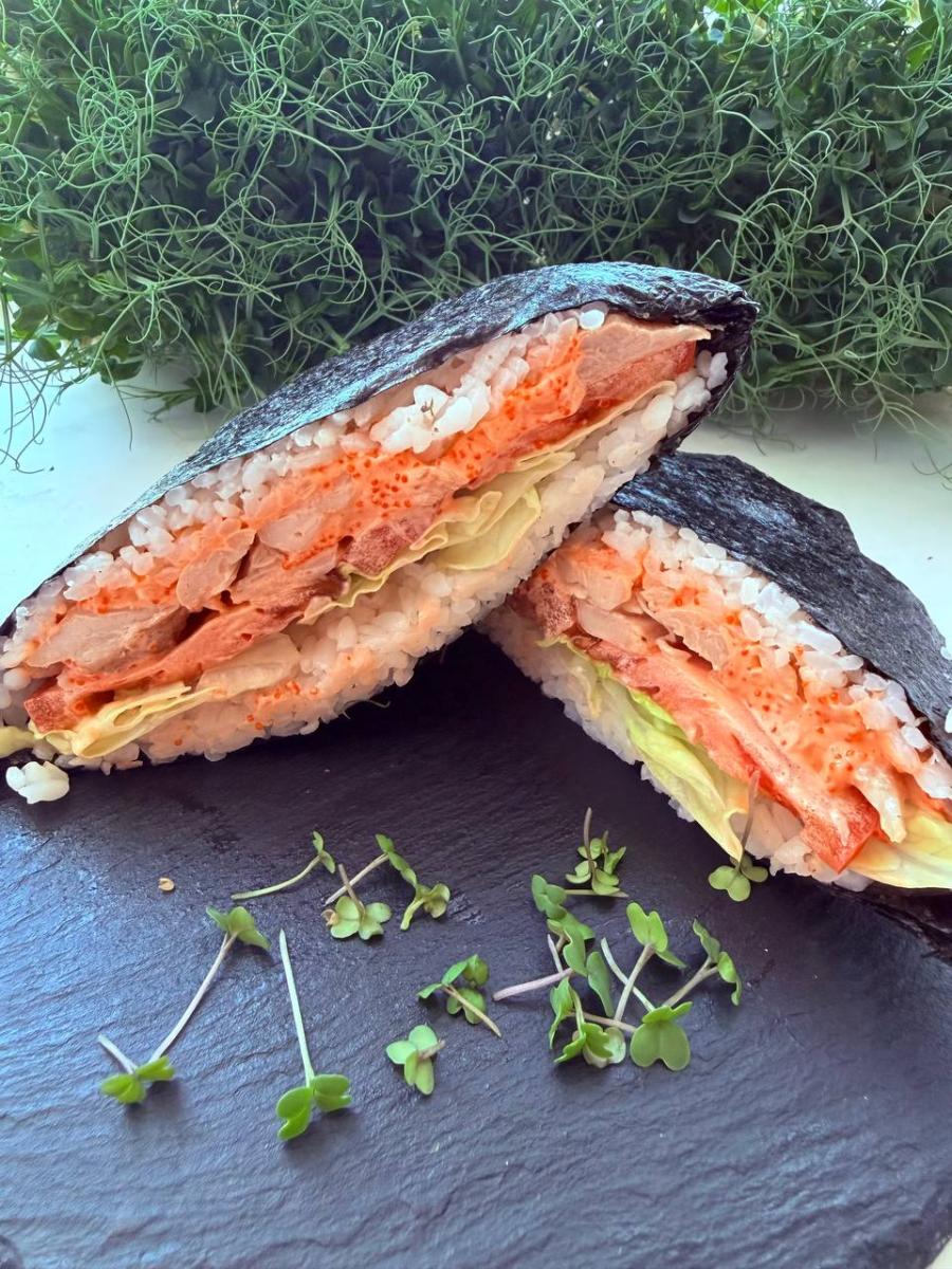 Сэндвич с курицей яки