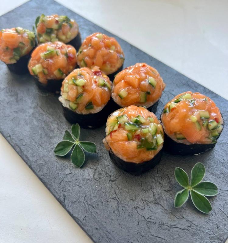 Тар-тар с лососем и огурцом